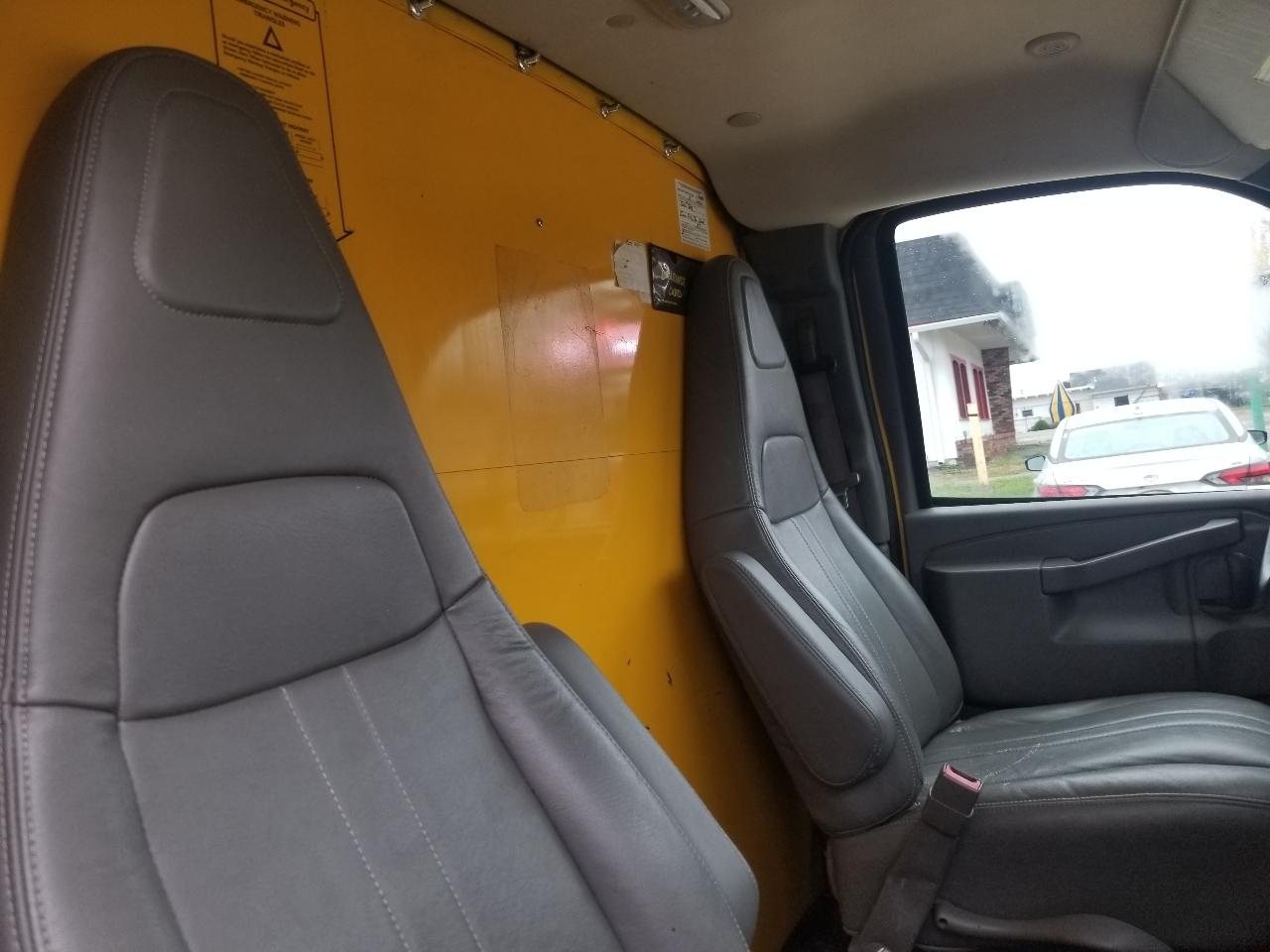 GMC Savana Commercial Cutaway 3500 Van 177" 2017