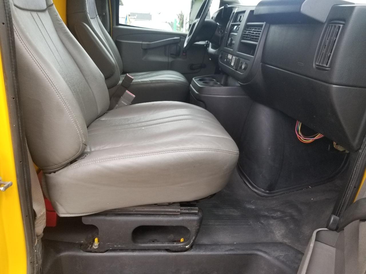 GMC Savana Commercial Cutaway 3500 Van 177" 2017