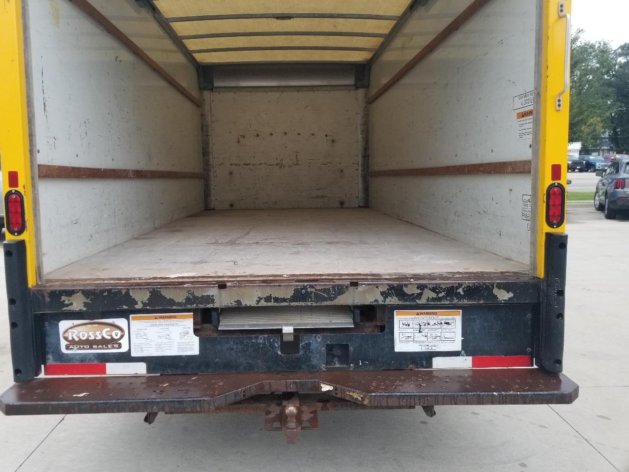 GMC Savana Commercial Cutaway 3500 Van 177" 2017