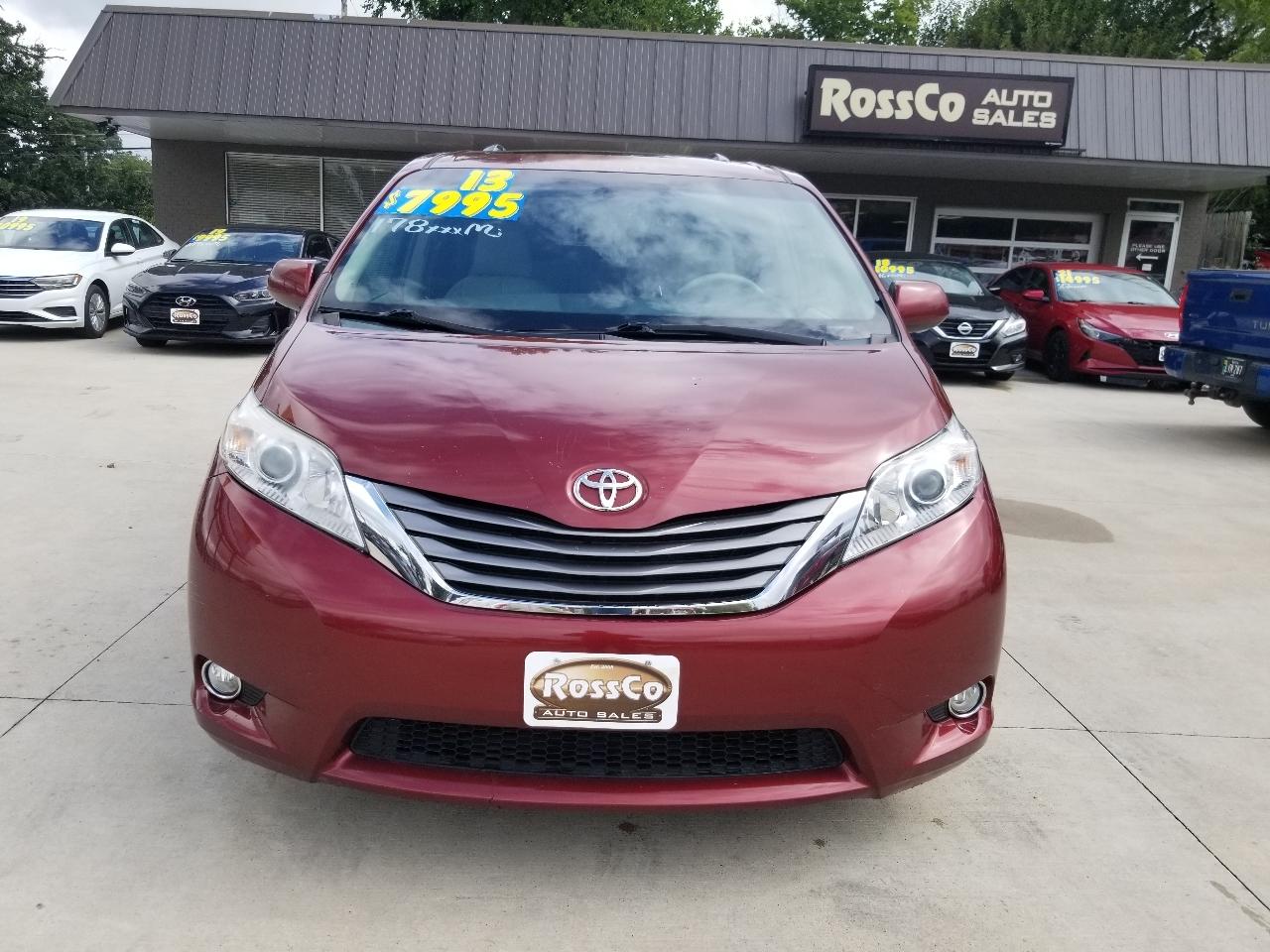Toyota Sienna 5dr 7-Pass Van V6 XLE AAS FWD (Natl) 2013