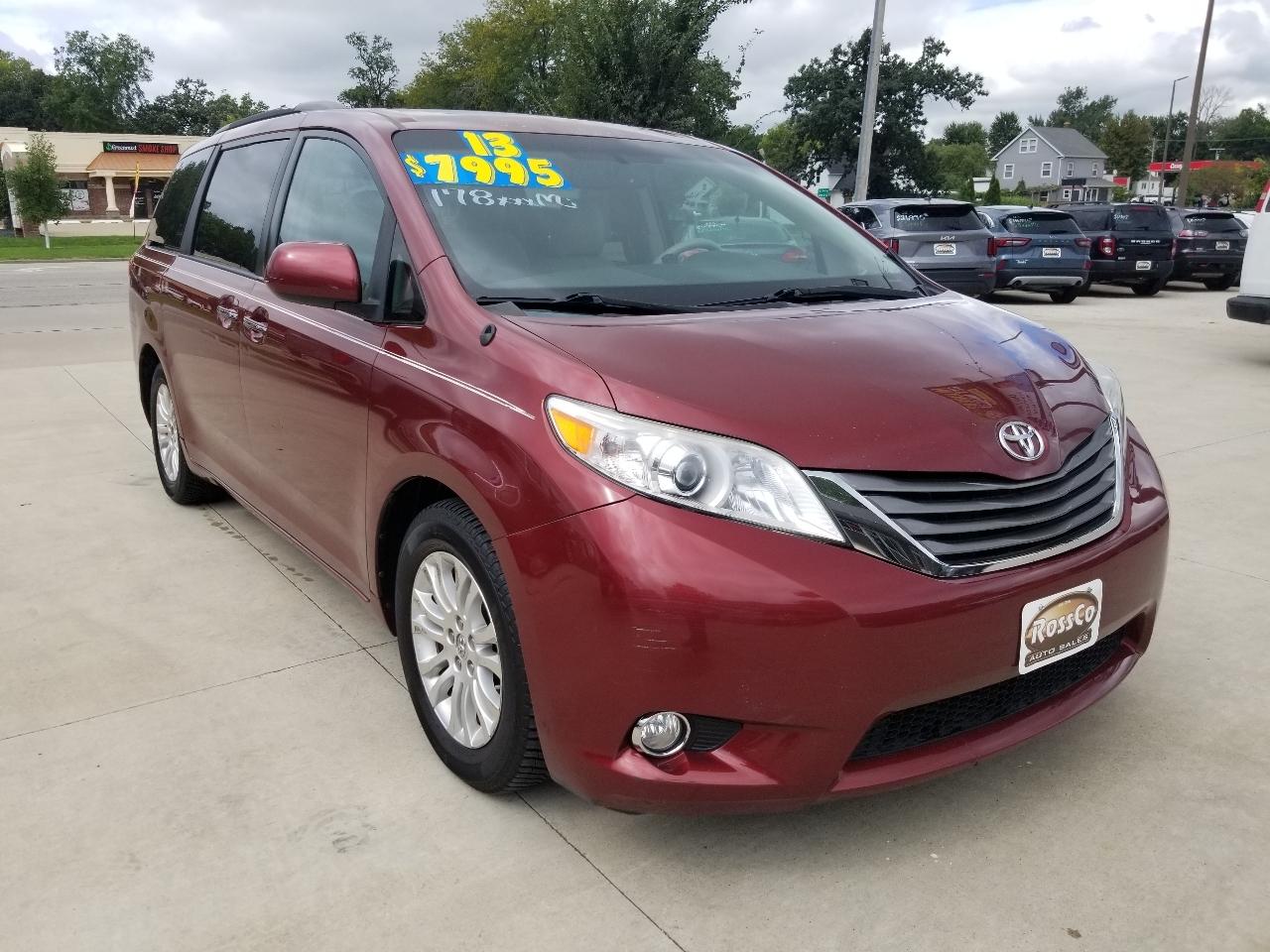 Toyota Sienna 5dr 7-Pass Van V6 XLE AAS FWD (Natl) 2013