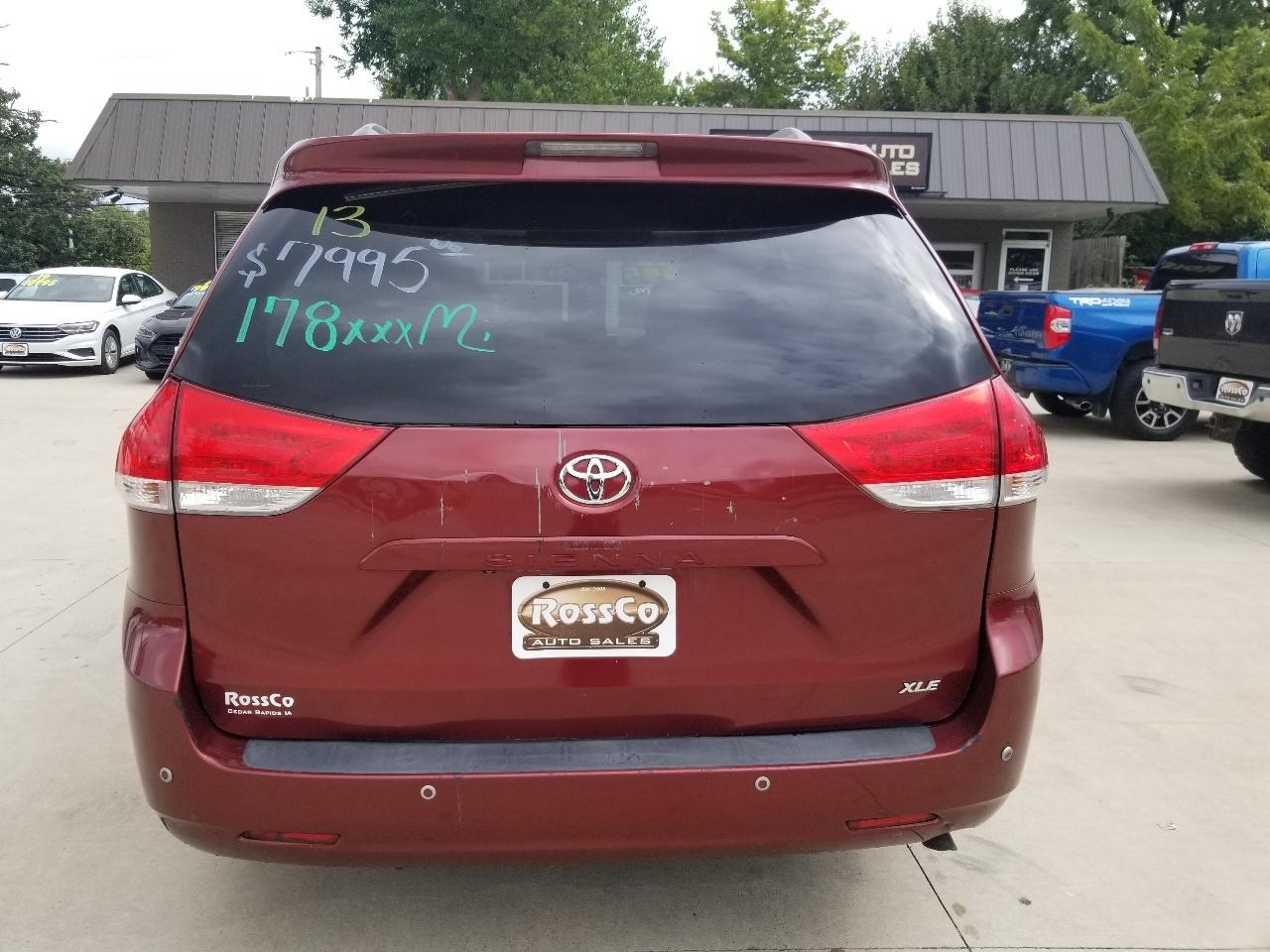 Toyota Sienna 5dr 7-Pass Van V6 XLE AAS FWD (Natl) 2013