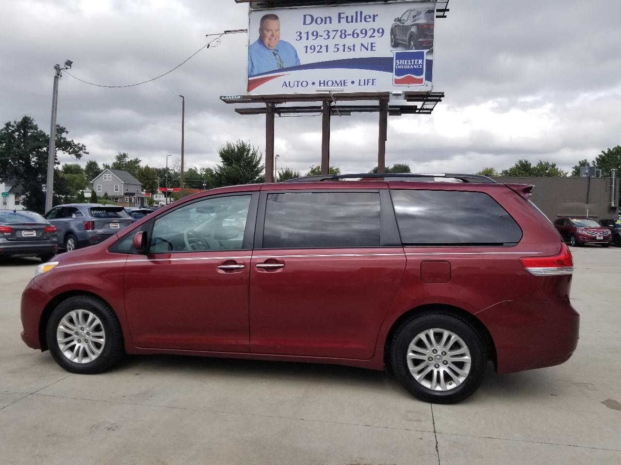 Toyota Sienna 5dr 7-Pass Van V6 XLE AAS FWD (Natl) 2013