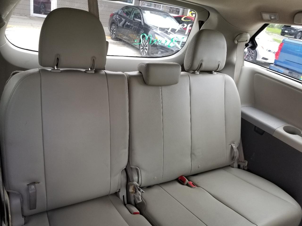 Toyota Sienna 5dr 7-Pass Van V6 XLE AAS FWD (Natl) 2013