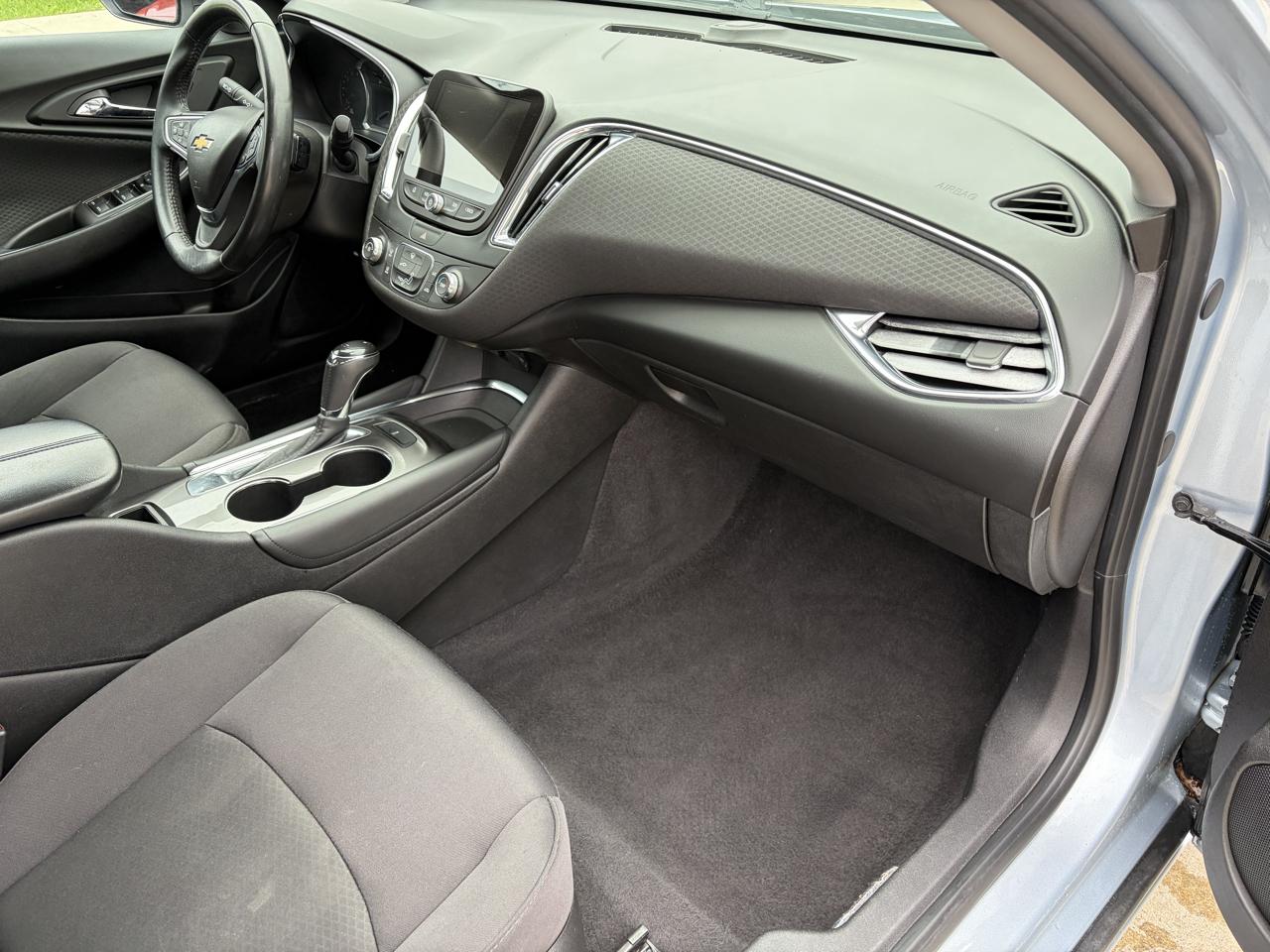 Chevrolet Malibu 4dr Sdn LT w/1LT 2017