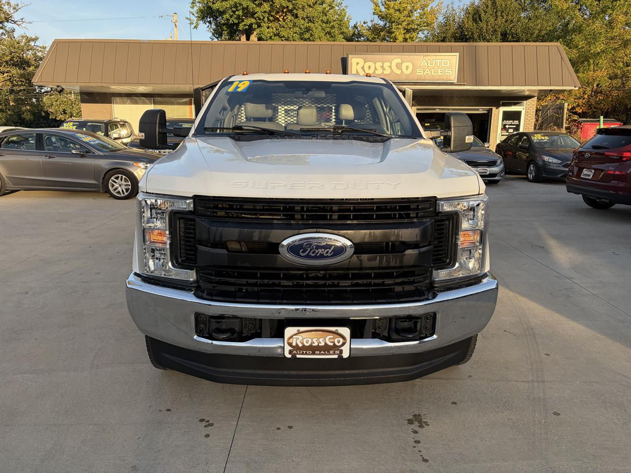 Ford Super Duty F-350 DRW XLT 4WD Reg Cab 145" WB 60" CA 2019