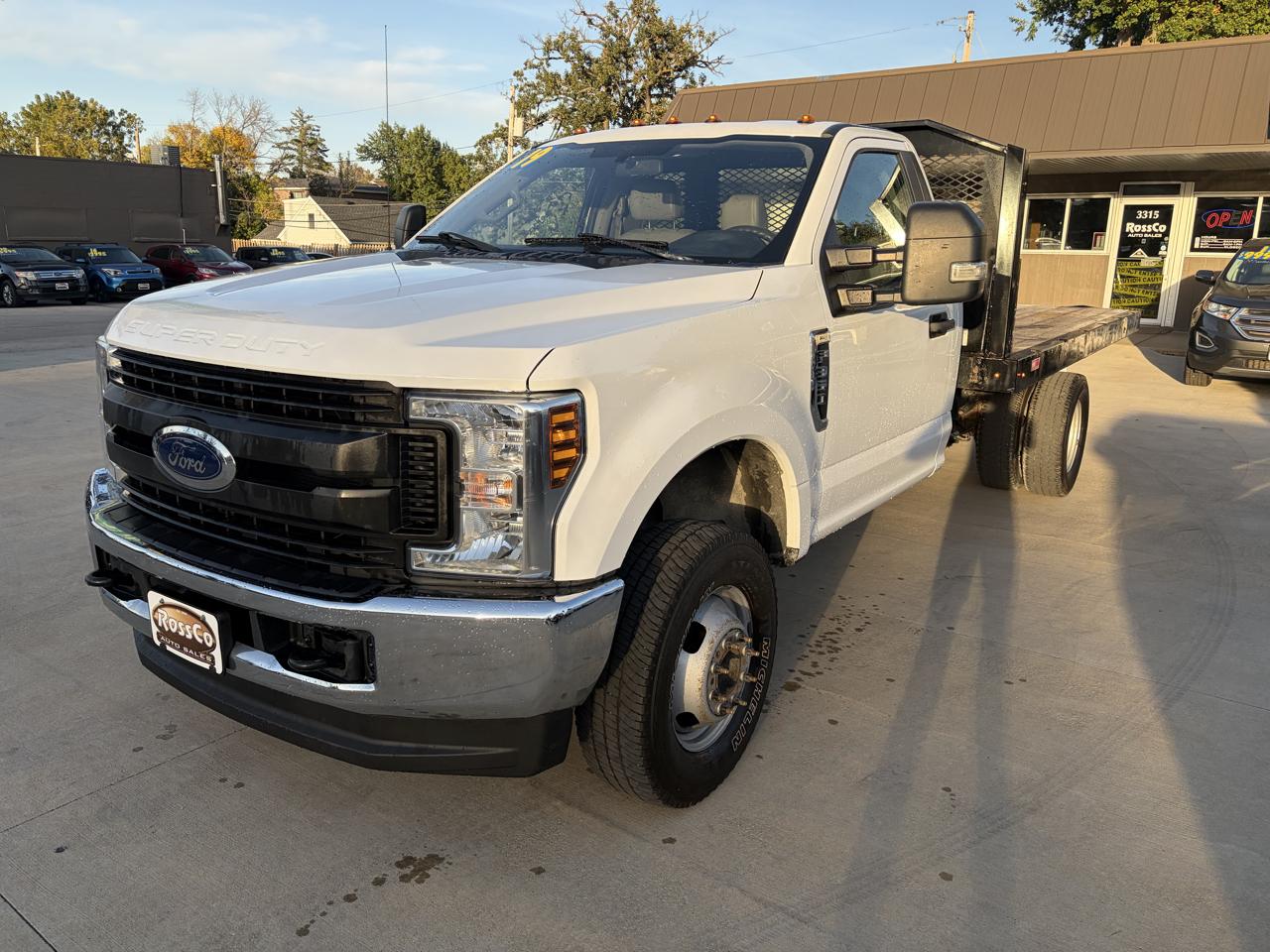 Ford Super Duty F-350 DRW XLT 4WD Reg Cab 145" WB 60" CA 2019