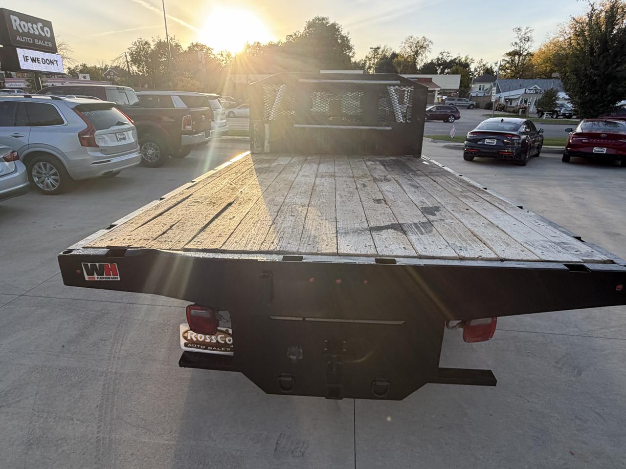 Ford Super Duty F-350 DRW XLT 4WD Reg Cab 145" WB 60" CA 2019
