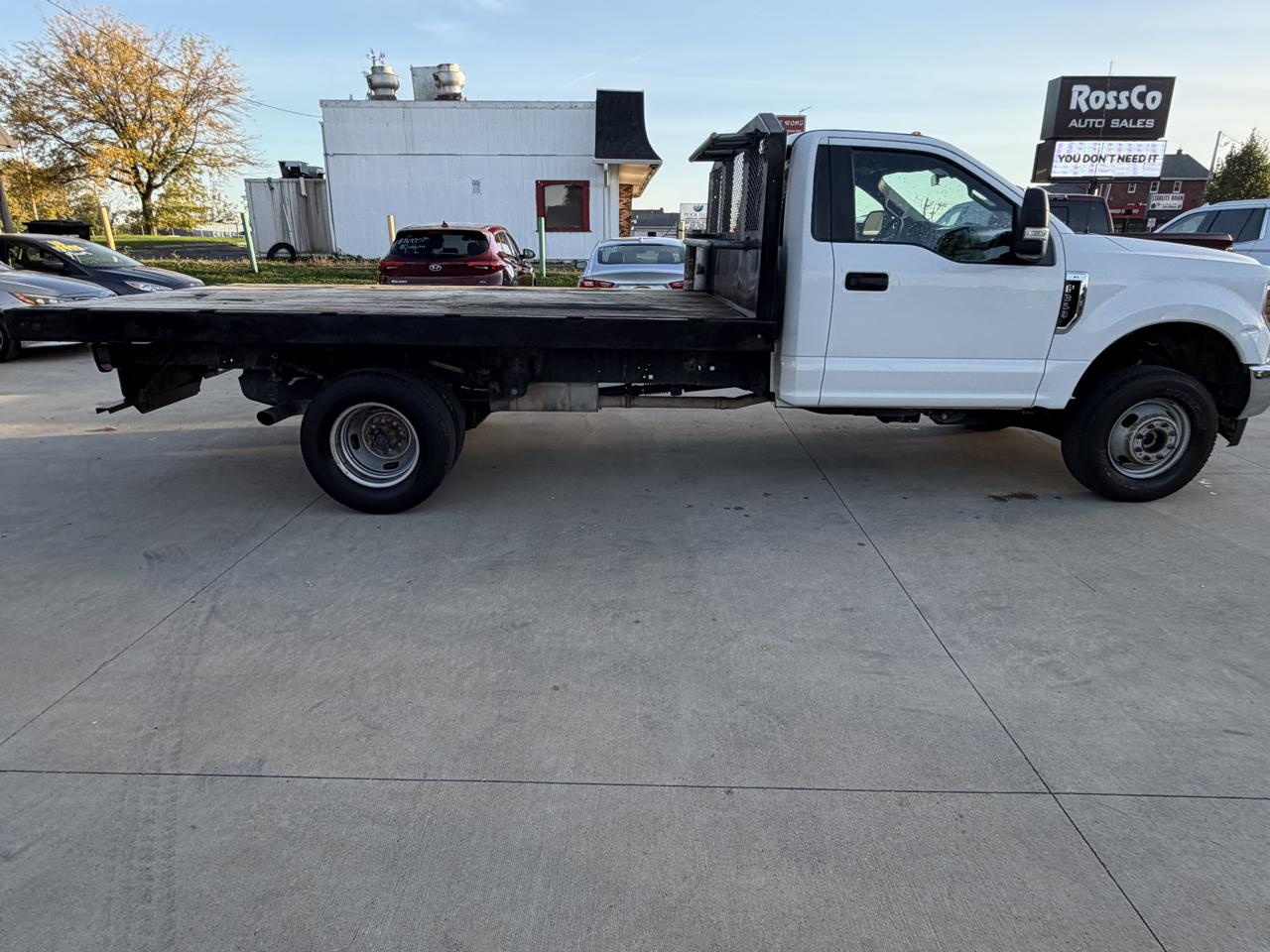 Ford Super Duty F-350 DRW XLT 4WD Reg Cab 145" WB 60" CA 2019