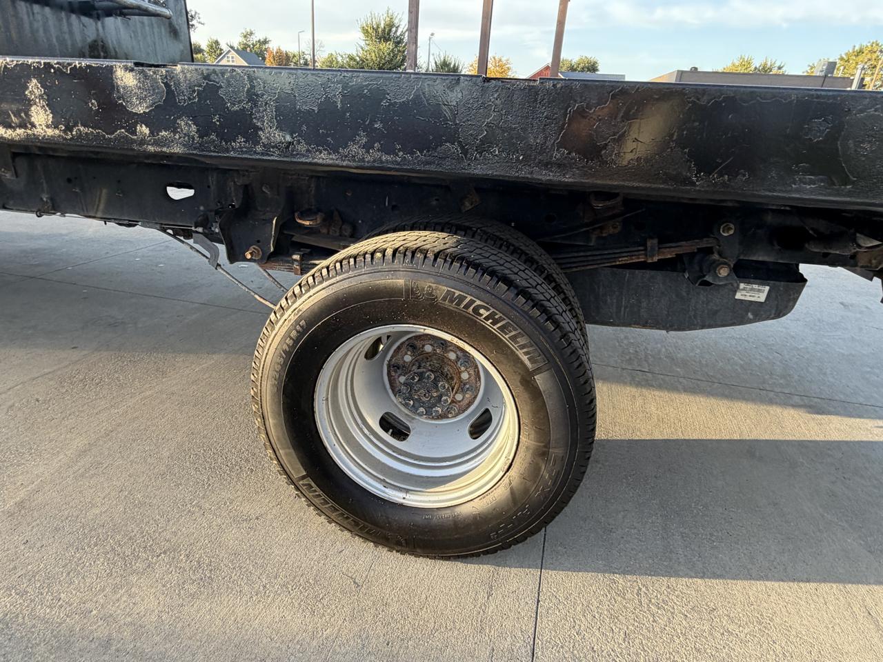 Ford Super Duty F-350 DRW XLT 4WD Reg Cab 145" WB 60" CA 2019