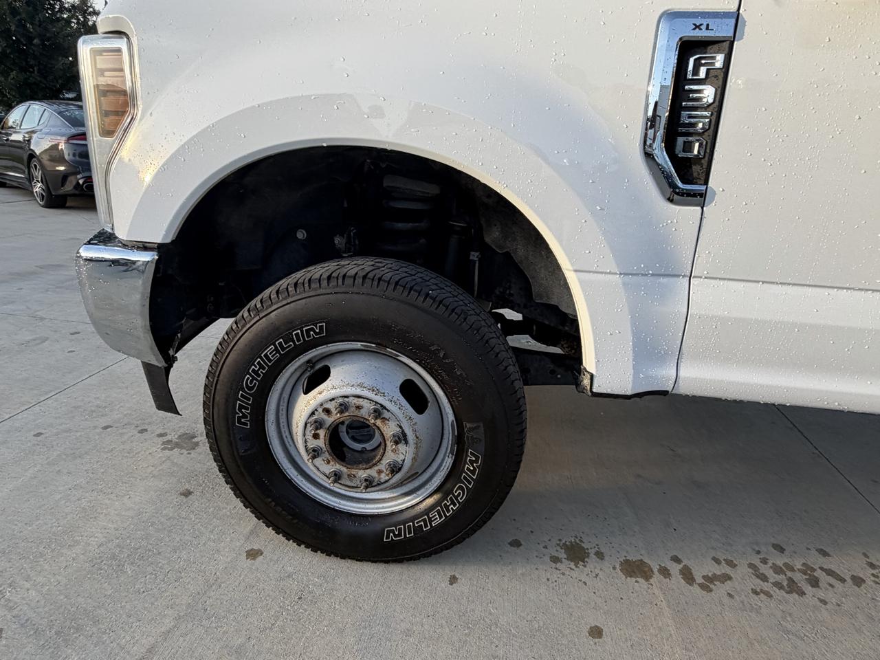 Ford Super Duty F-350 DRW XLT 4WD Reg Cab 145" WB 60" CA 2019