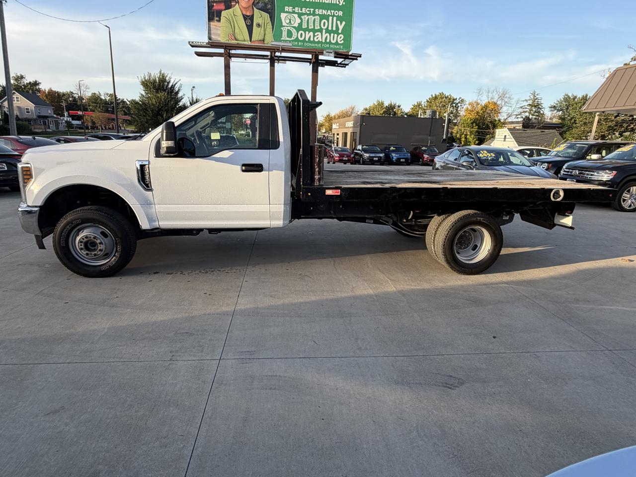 Ford Super Duty F-350 DRW XLT 4WD Reg Cab 145" WB 60" CA 2019