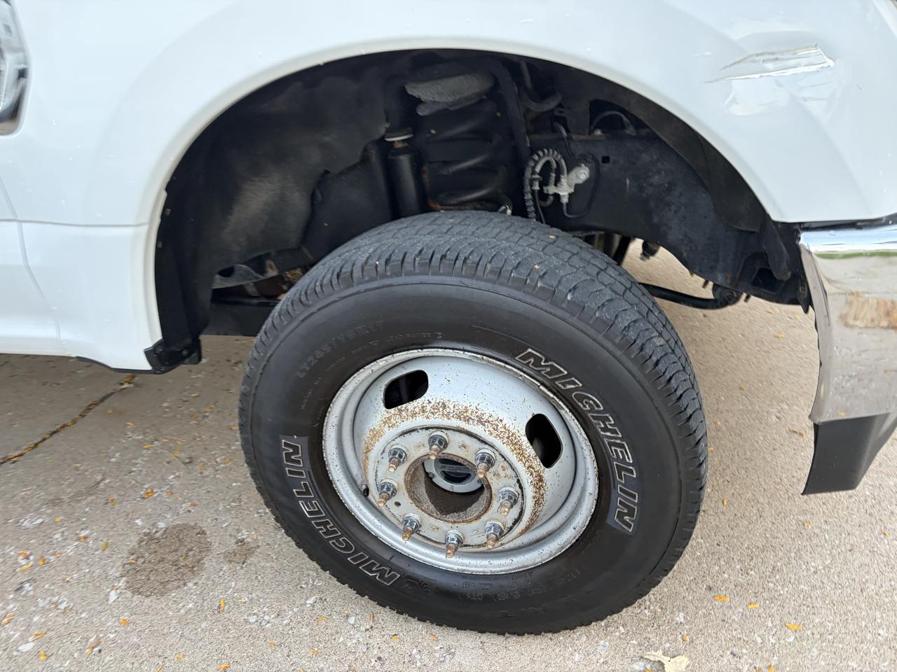 Ford Super Duty F-350 DRW XLT 4WD Reg Cab 145" WB 60" CA 2019