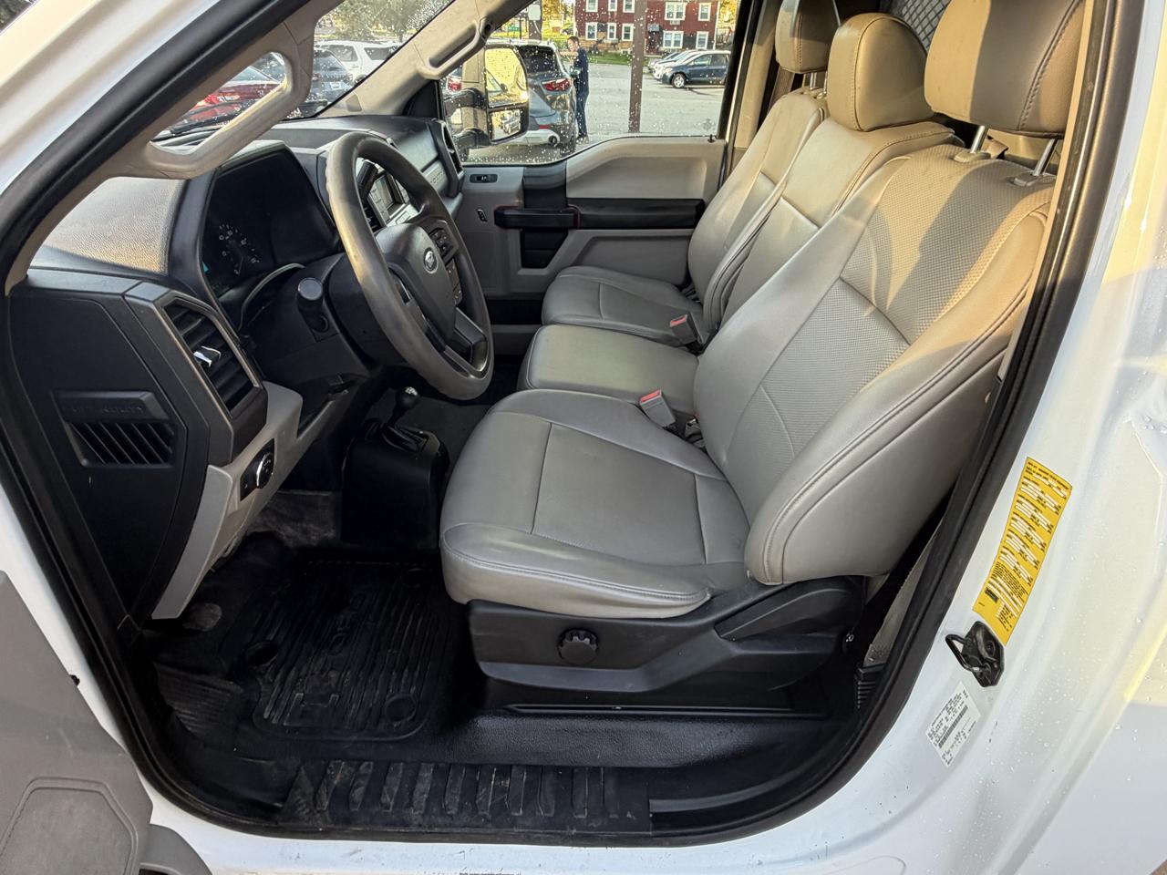 Ford Super Duty F-350 DRW XLT 4WD Reg Cab 145" WB 60" CA 2019