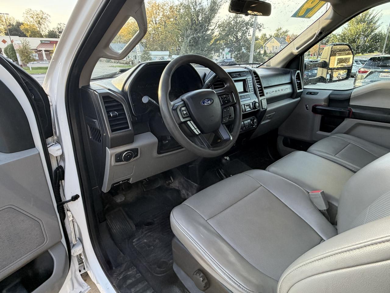 Ford Super Duty F-350 DRW XLT 4WD Reg Cab 145" WB 60" CA 2019