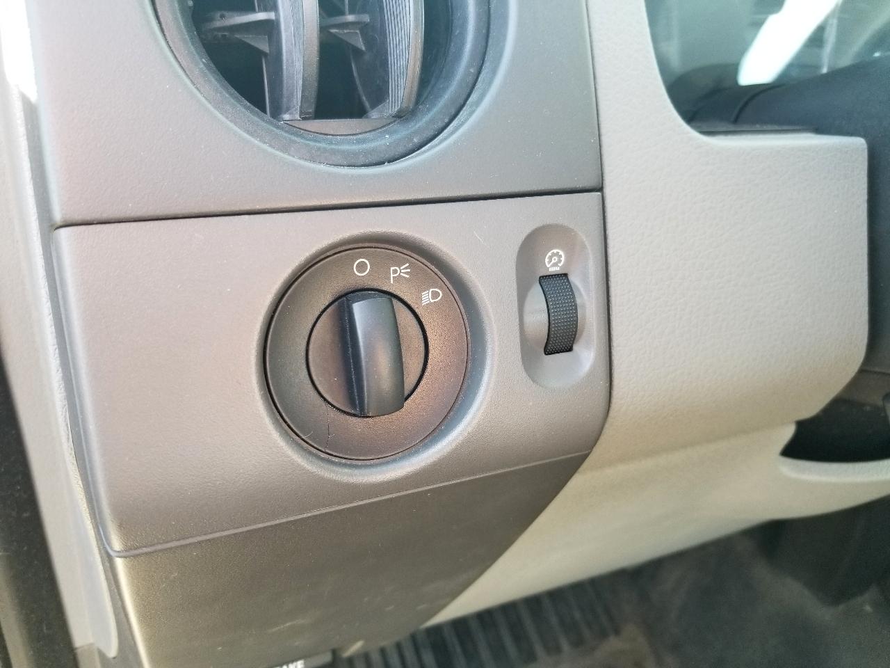 Ford F-150 2WD Reg Cab 126" XL 2008