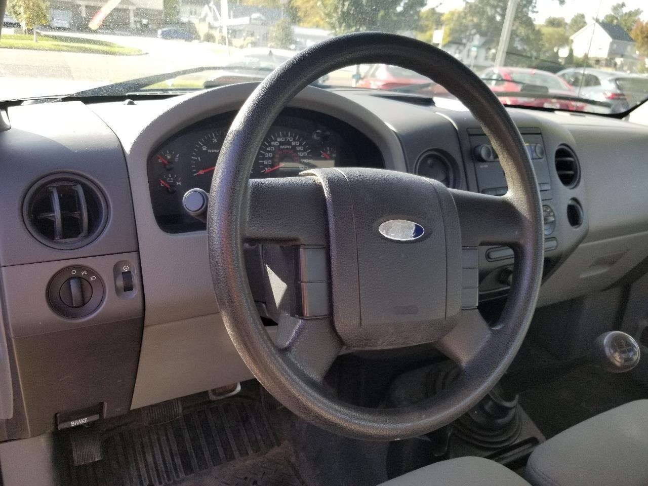 Ford F-150 2WD Reg Cab 126" XL 2008