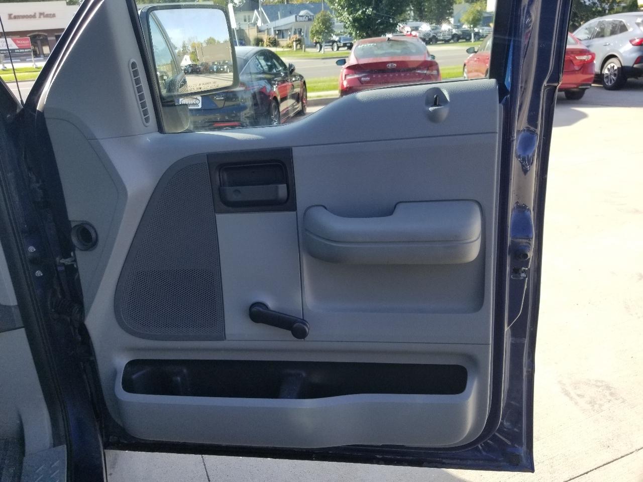 Ford F-150 2WD Reg Cab 126" XL 2008