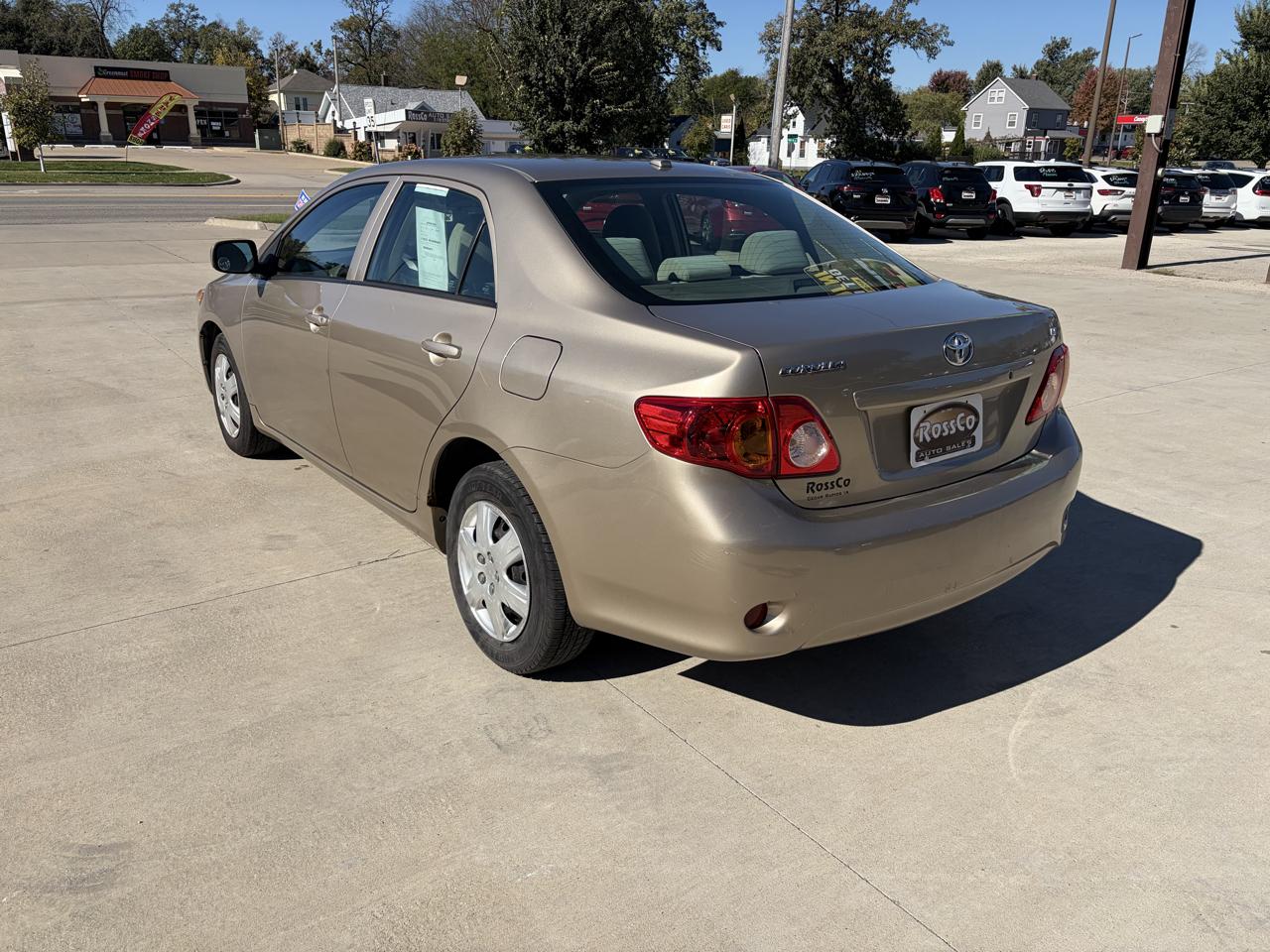 Toyota Corolla 4dr Sdn Man (Natl) 2010