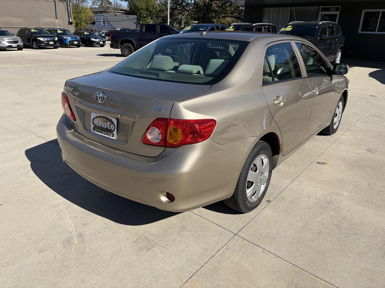 Toyota Corolla 4dr Sdn Man (Natl) 2010
