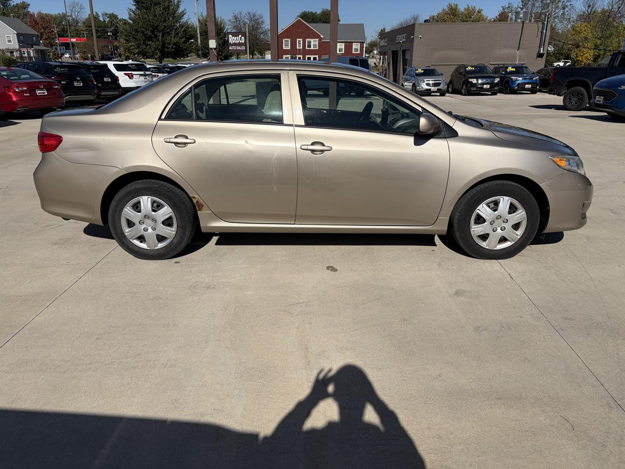 Toyota Corolla 4dr Sdn Man (Natl) 2010