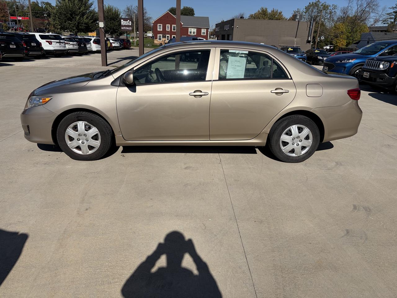 Toyota Corolla 4dr Sdn Man (Natl) 2010