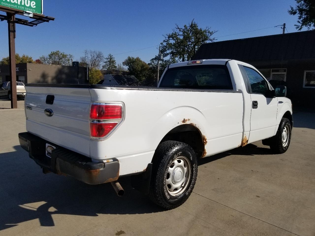 Ford F-150 4WD Reg Cab 141" XL 2010