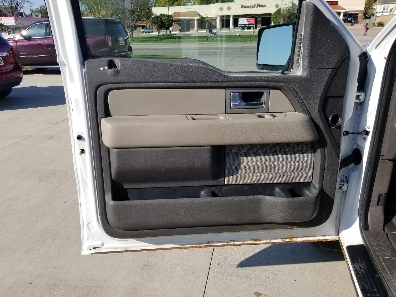Ford F-150 4WD Reg Cab 141" XL 2010
