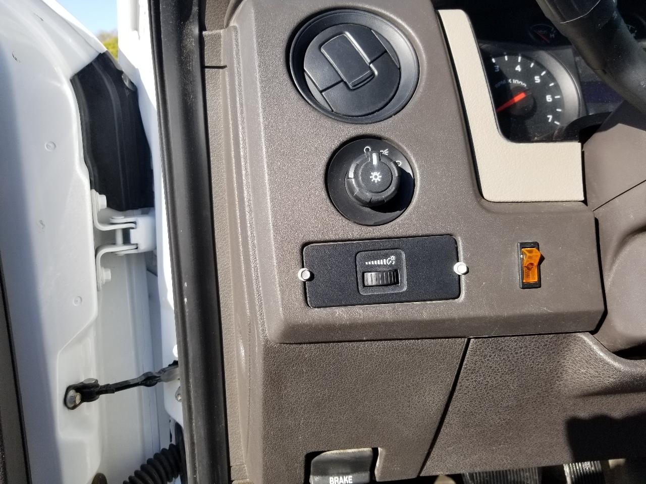 Ford F-150 4WD Reg Cab 141" XL 2010
