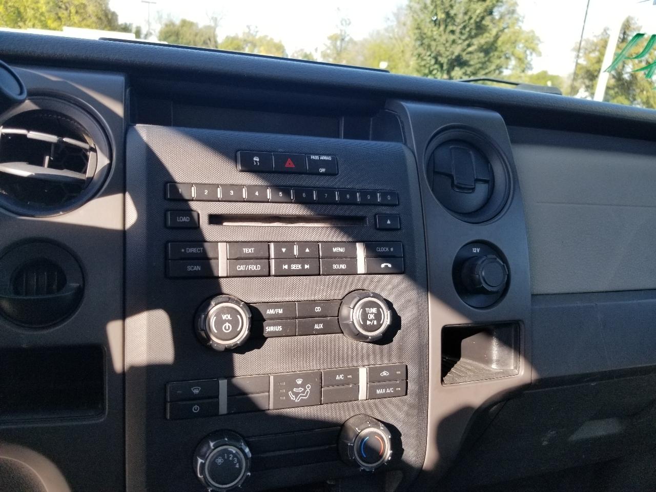 Ford F-150 4WD Reg Cab 141" XL 2010