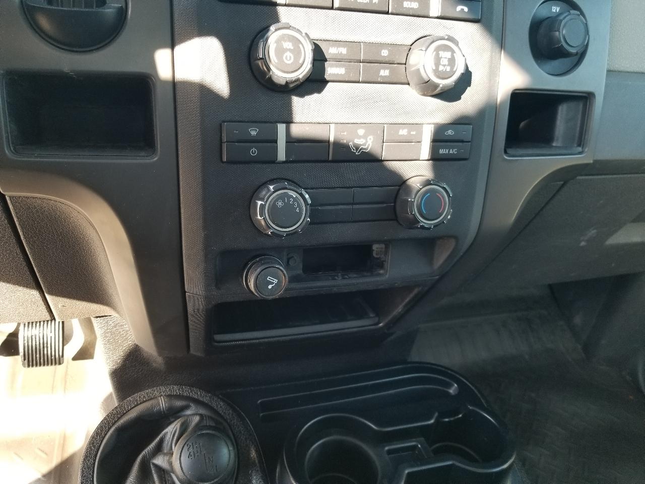 Ford F-150 4WD Reg Cab 141" XL 2010