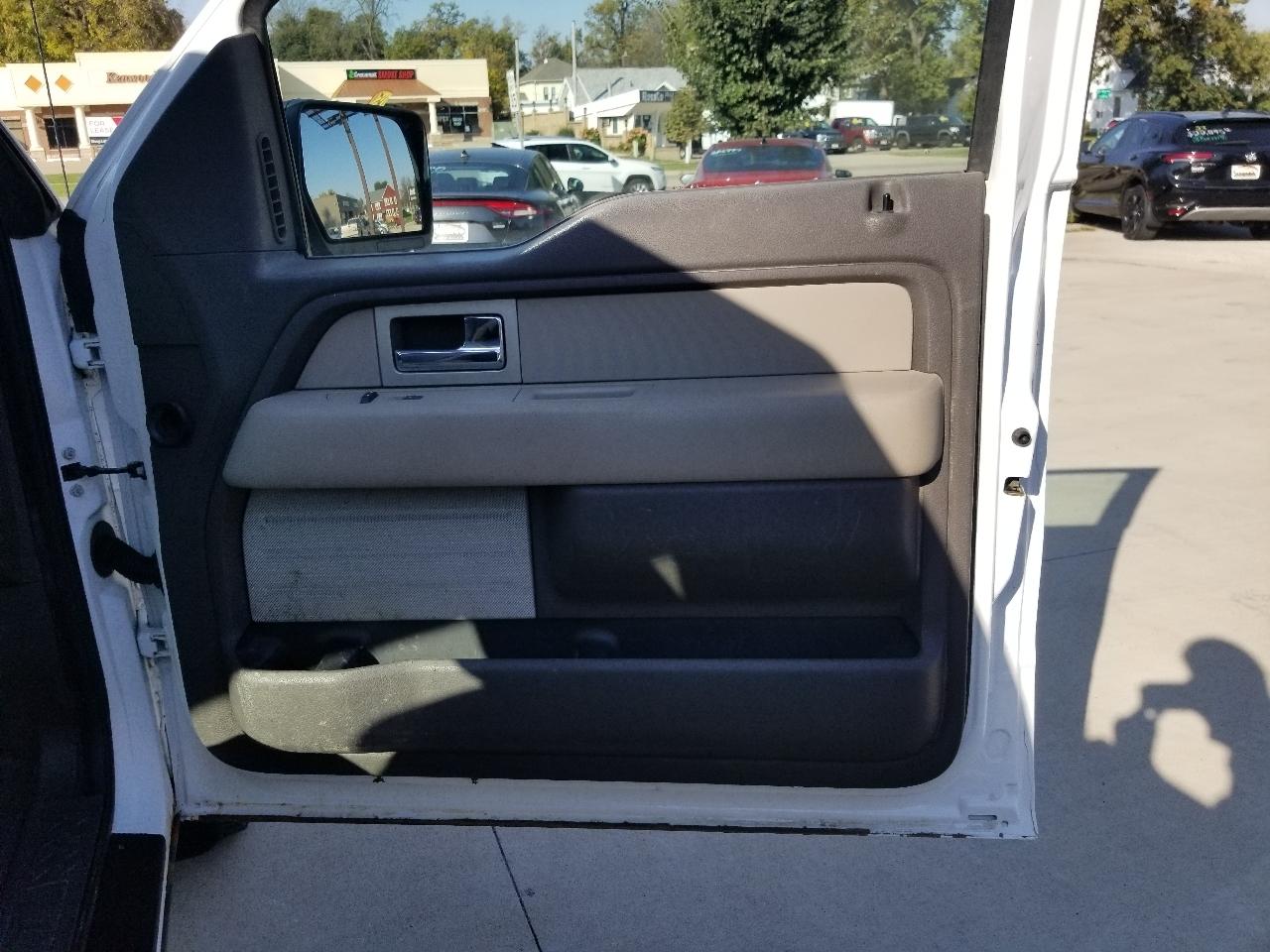 Ford F-150 4WD Reg Cab 141" XL 2010