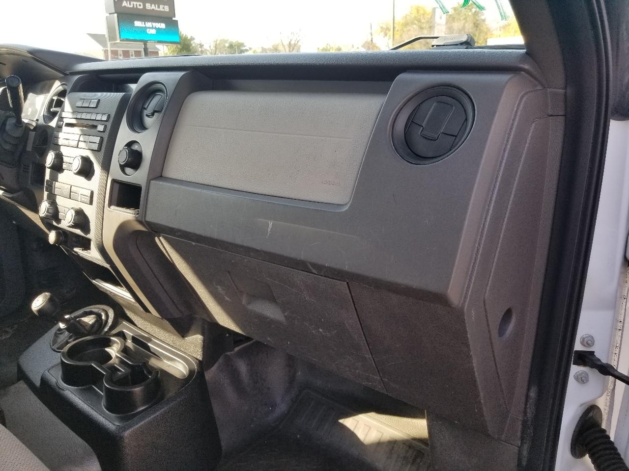 Ford F-150 4WD Reg Cab 141" XL 2010
