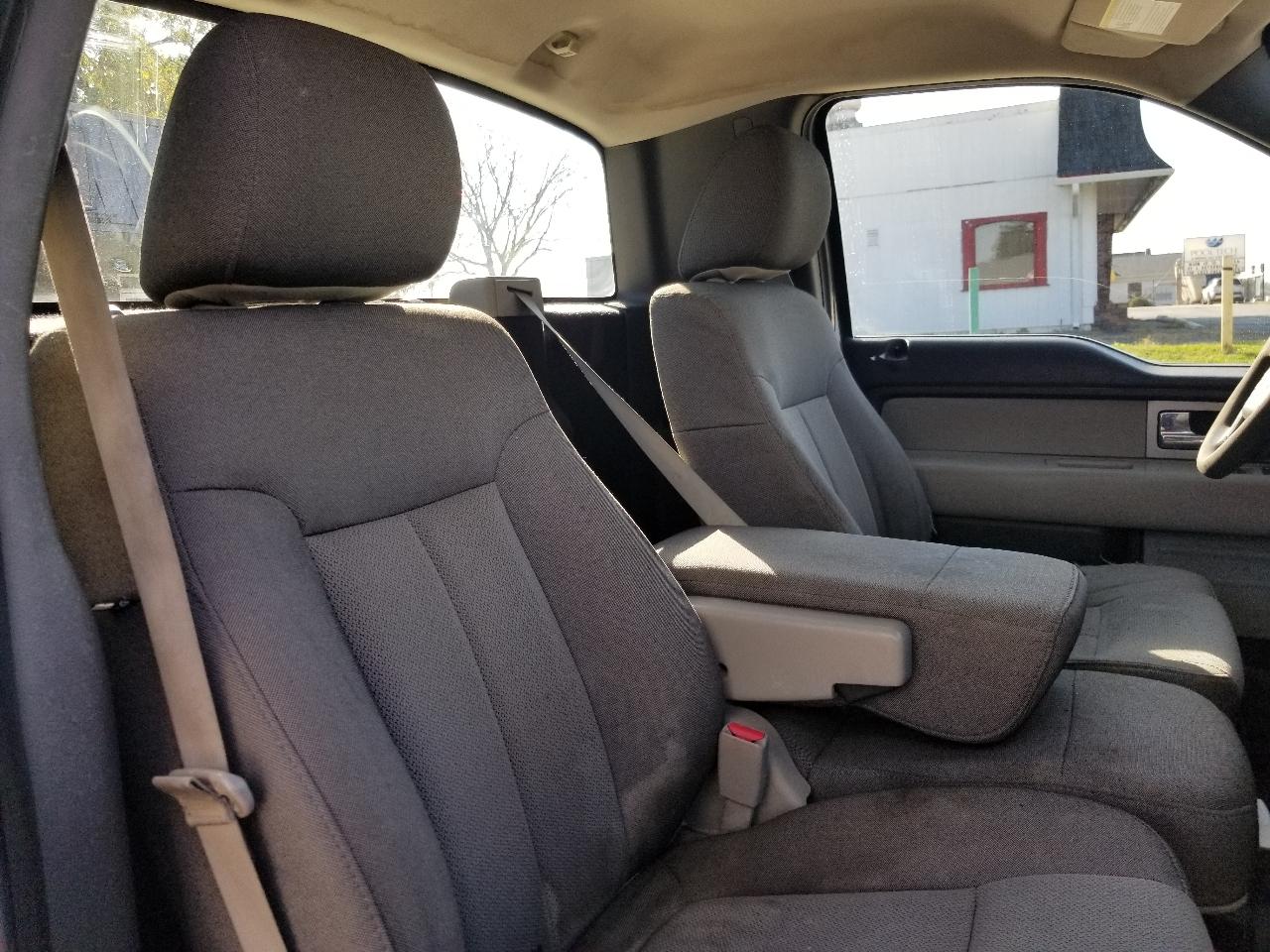 Ford F-150 4WD Reg Cab 141" XL 2010