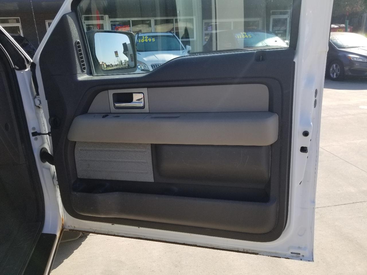 Ford F-150 4WD Reg Cab 141" XL 2010
