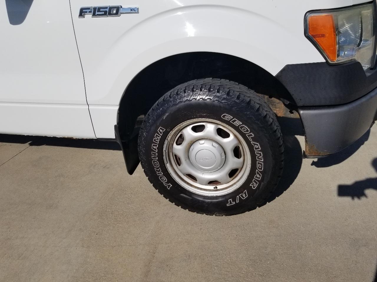 Ford F-150 4WD Reg Cab 141" XL 2010