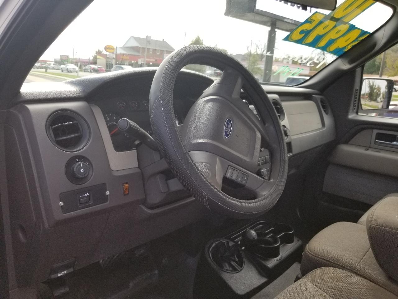 Ford F-150 4WD Reg Cab 141" XL 2010