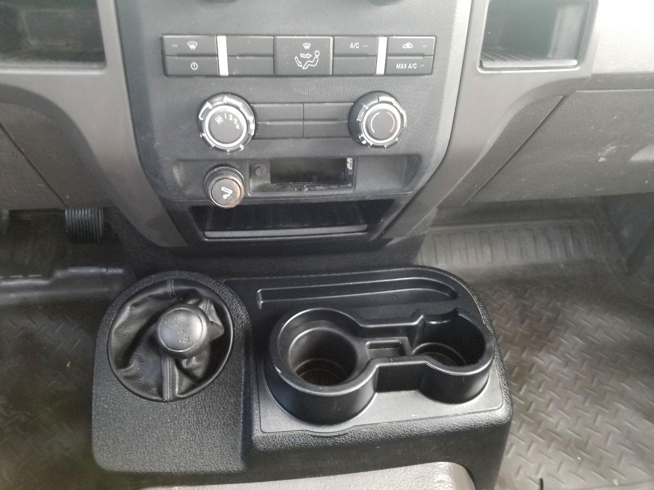 Ford F-150 4WD Reg Cab 141" XL 2010