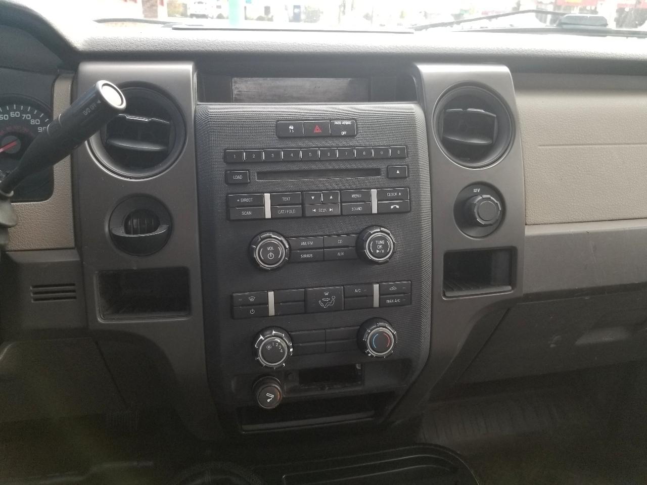 Ford F-150 4WD Reg Cab 141" XL 2010
