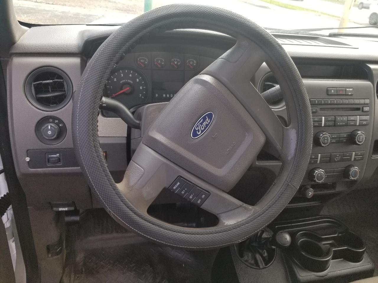 Ford F-150 4WD Reg Cab 141" XL 2010