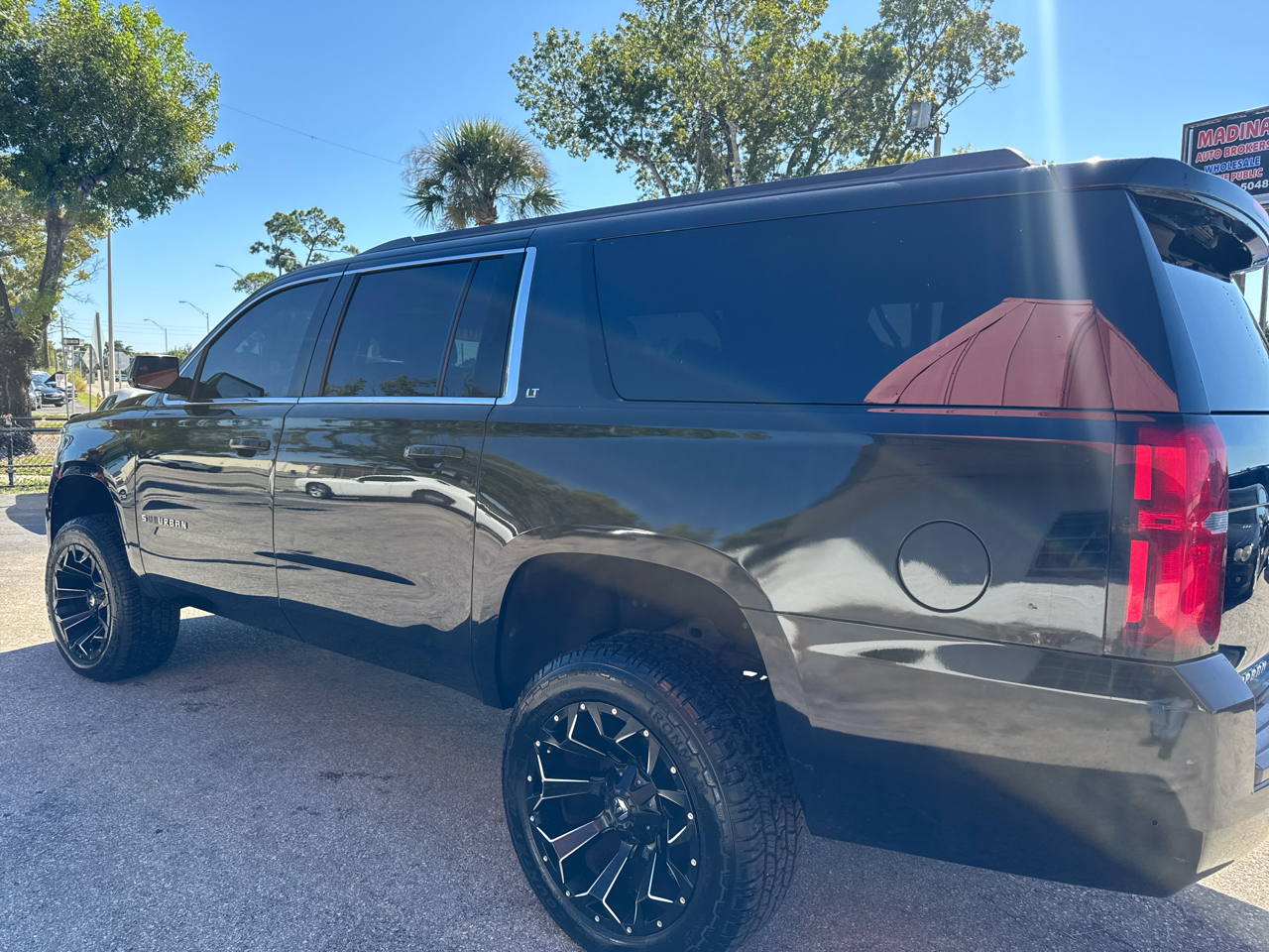 Chevrolet Suburban LT 4WD 2016