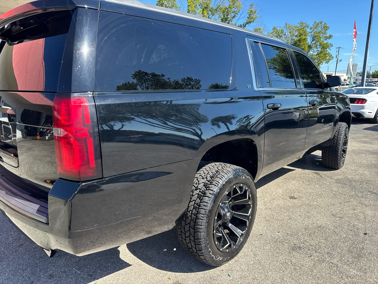 Chevrolet Suburban LT 4WD 2016