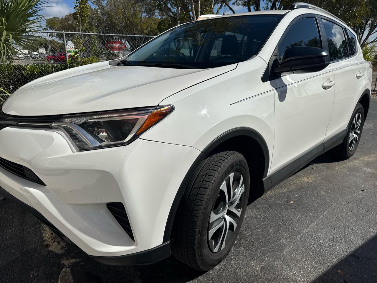 2018 Toyota RAV4 LE FWD