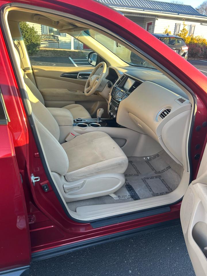 Nissan Pathfinder SV 4WD 2013