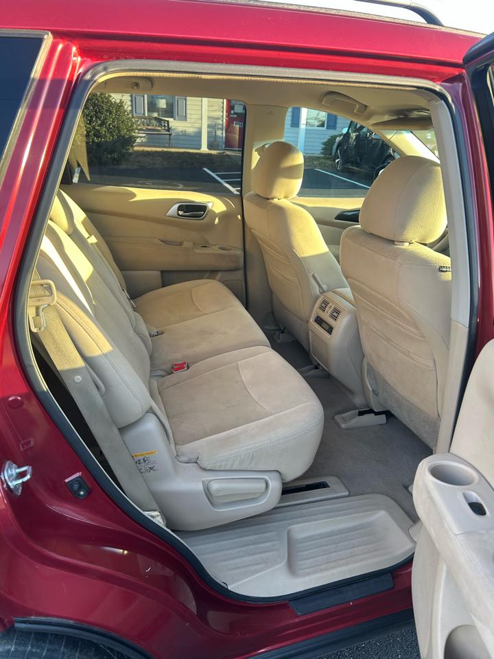 Nissan Pathfinder SV 4WD 2013