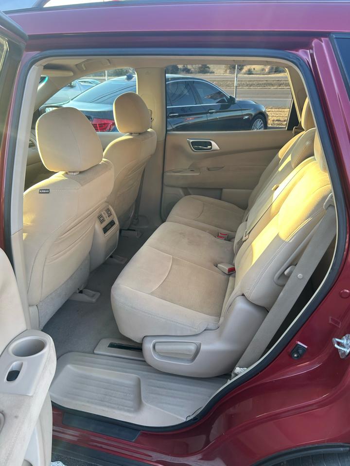 Nissan Pathfinder SV 4WD 2013