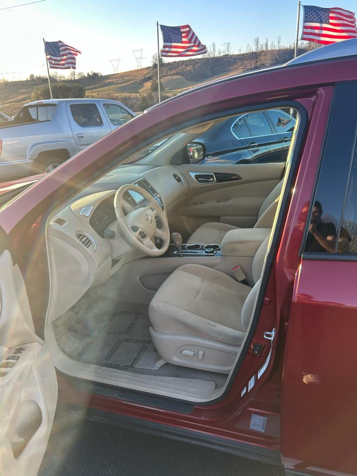 Nissan Pathfinder SV 4WD 2013