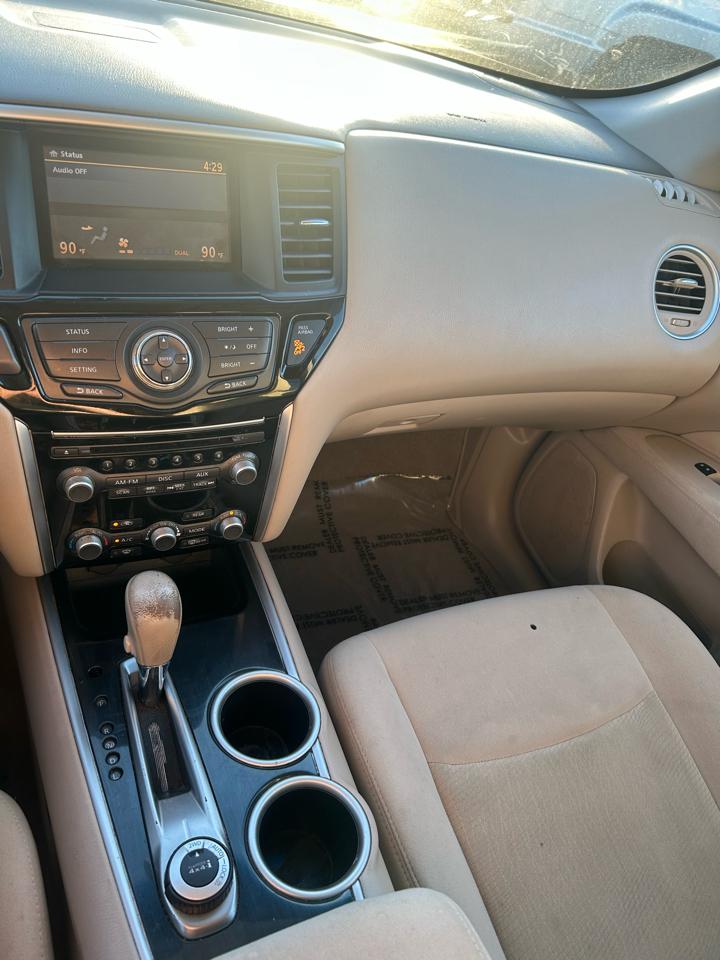 Nissan Pathfinder SV 4WD 2013