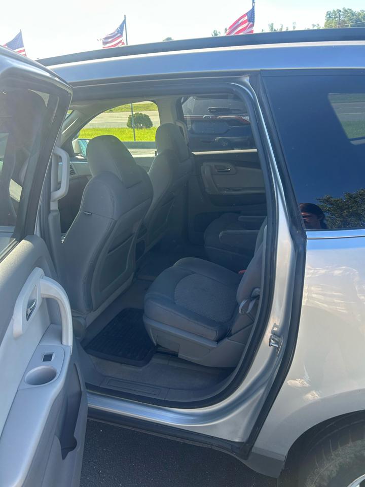 Chevrolet Traverse 2LT AWD 2011