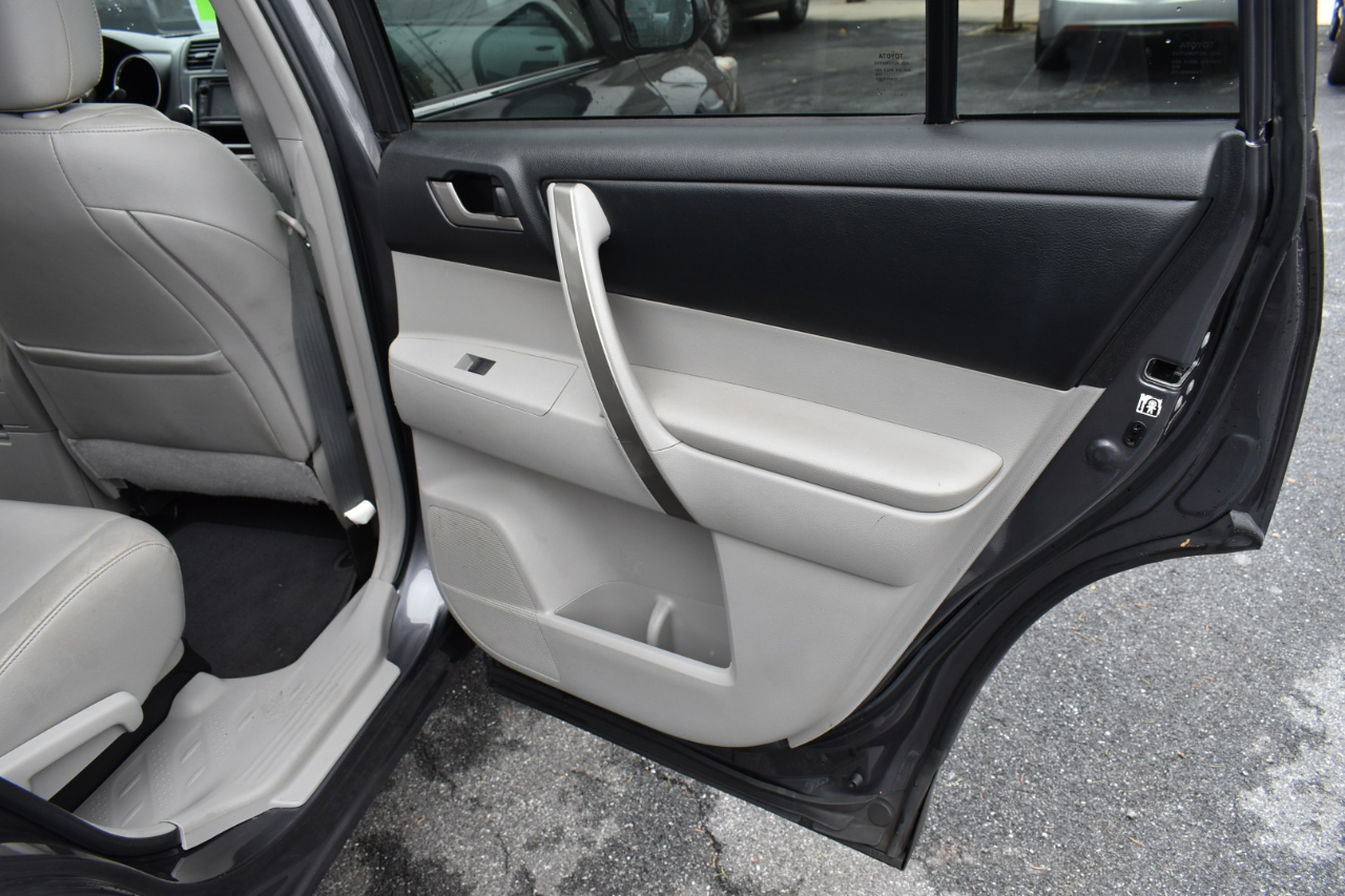 Toyota Highlander  2013